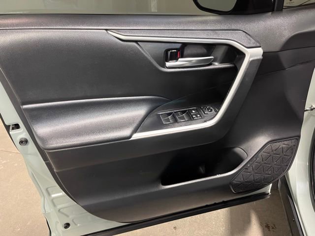 Used 2021 Toyota RAV4 XLE AWD/4WD image 20