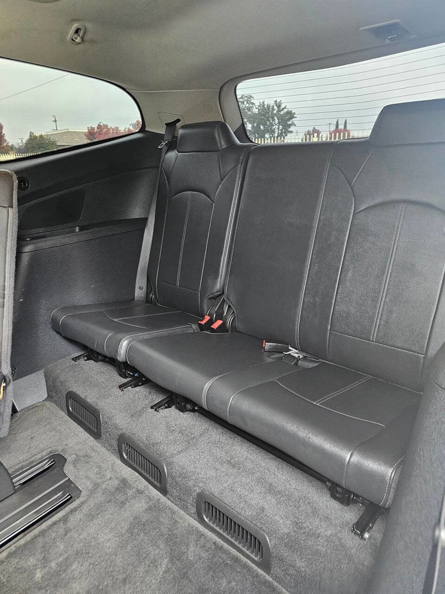 Used 2017 Chevrolet Traverse LT image 20