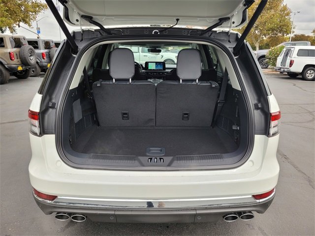 New 2025 Lincoln Aviator AWD w/ Equipment Group 101A image 17