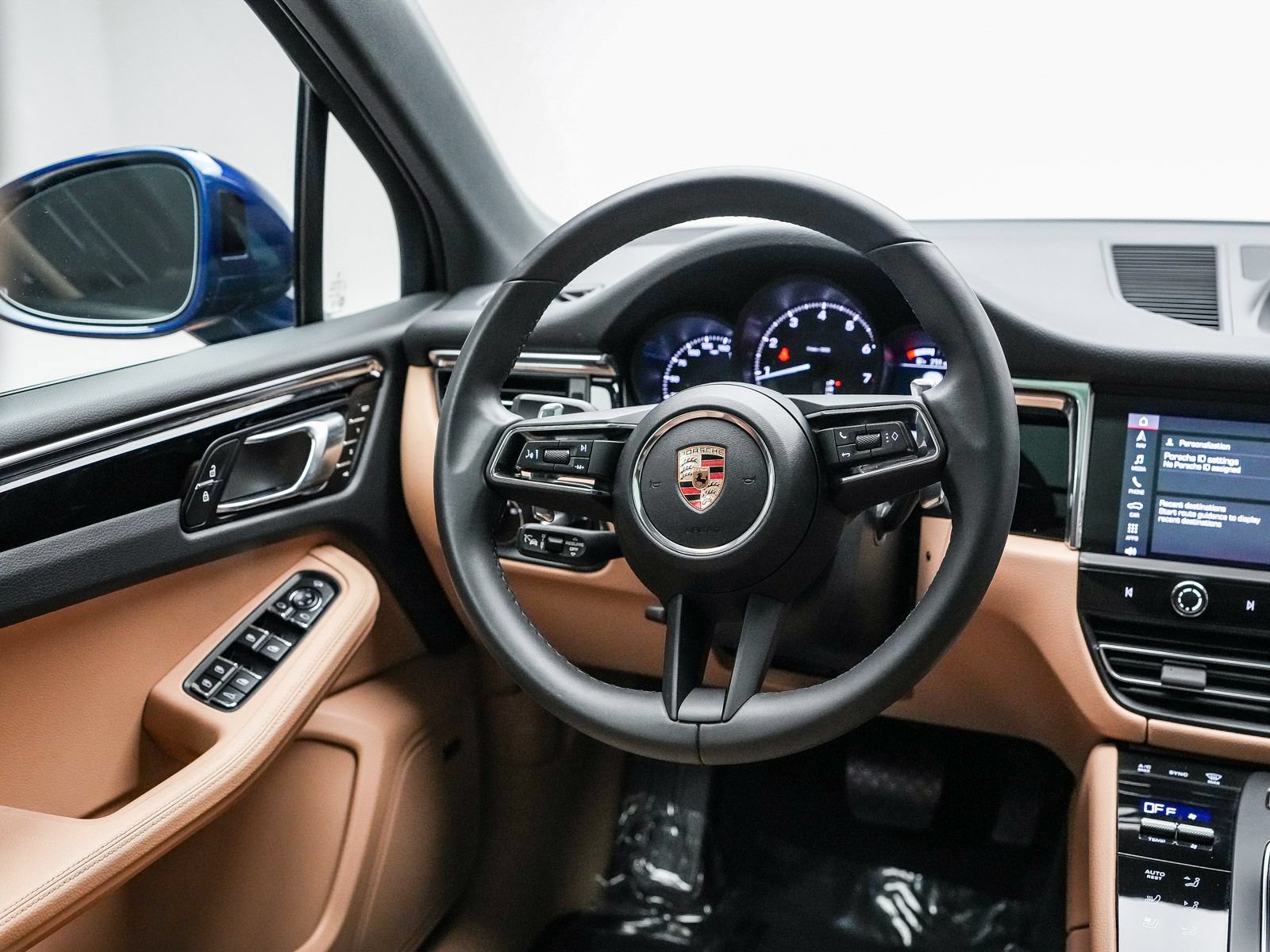 Certified 2026 Porsche Macan AWD/4WD image 16