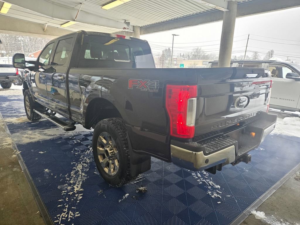 Used 2018 Ford F250 Lariat w/ Chrome Package image 4