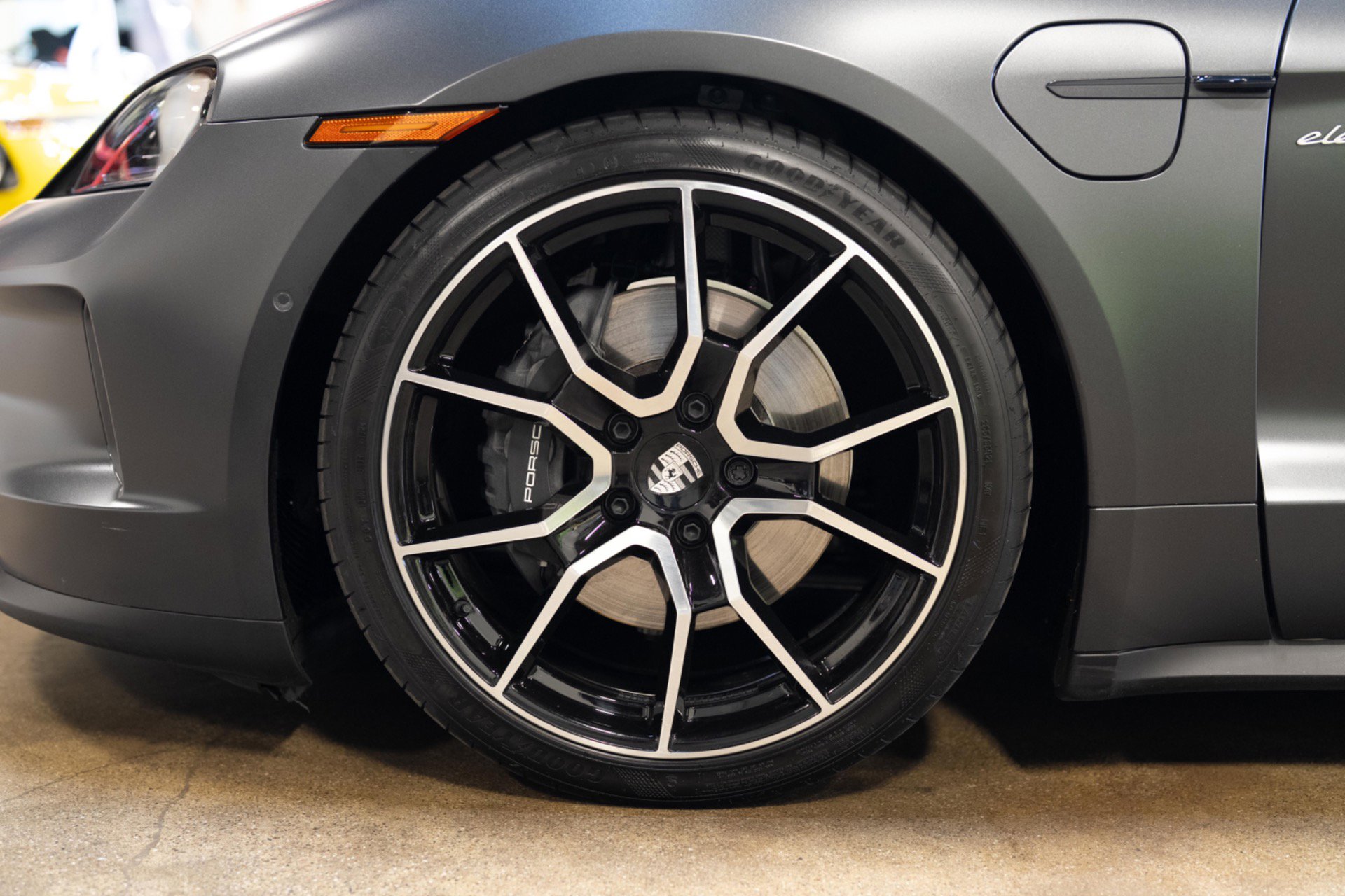 Used 2025 Porsche Taycan RWD image 28
