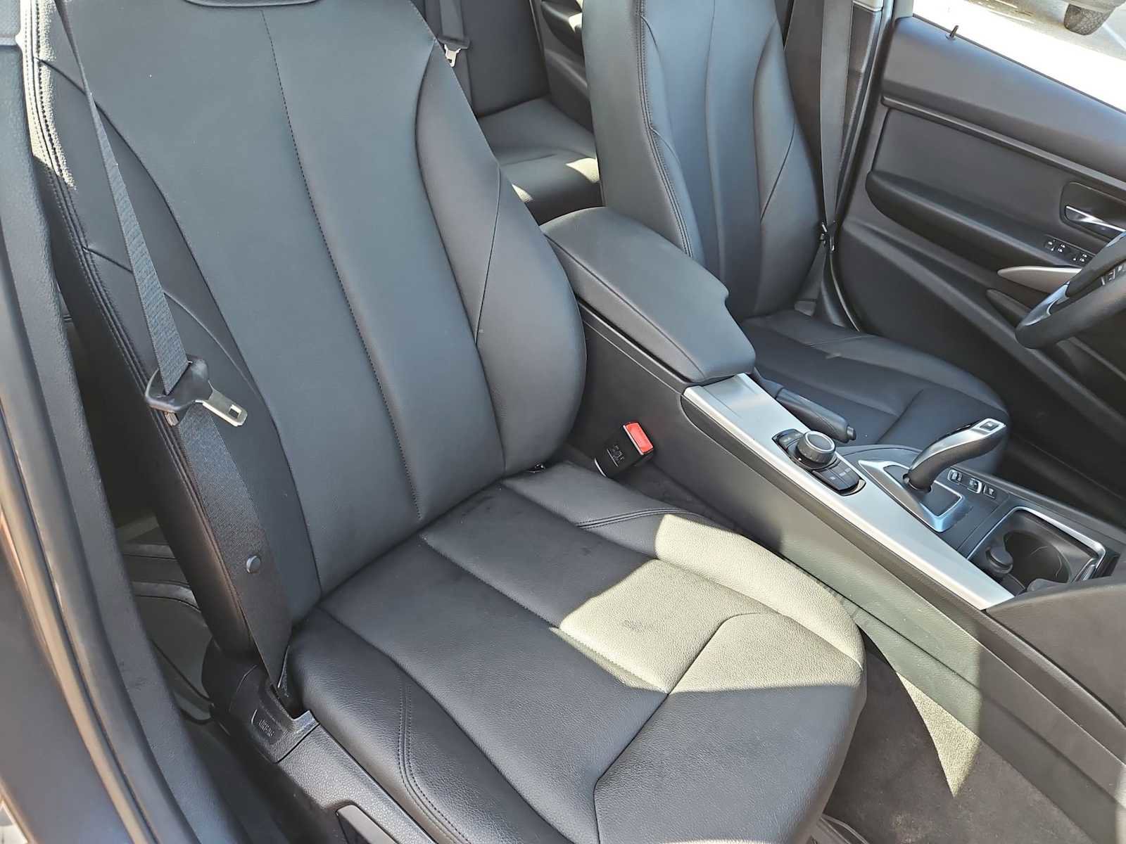 Used 2016 BMW 320i Sedan RWD image 23