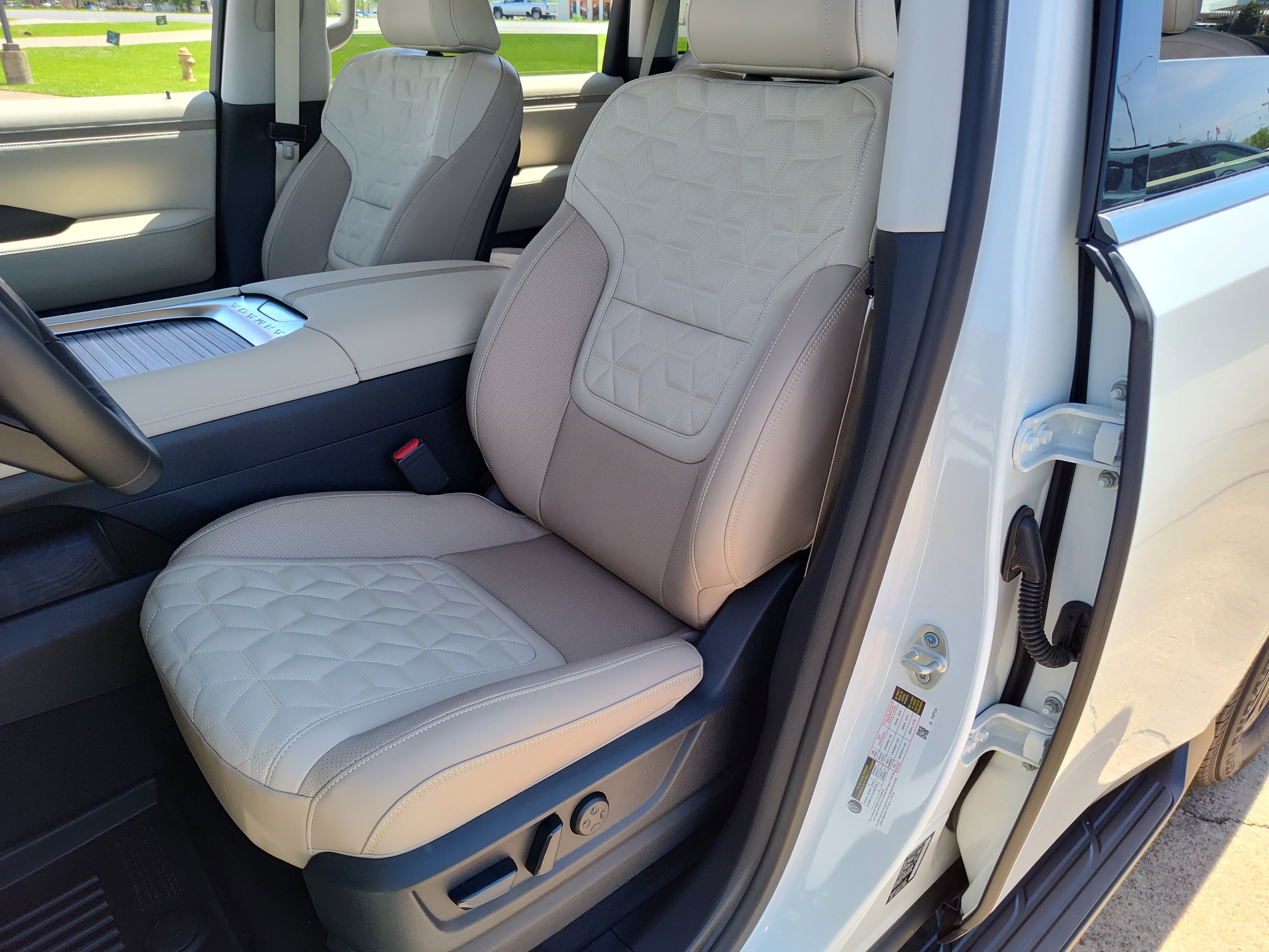 New 2026 Nissan Armada Platinum image 7