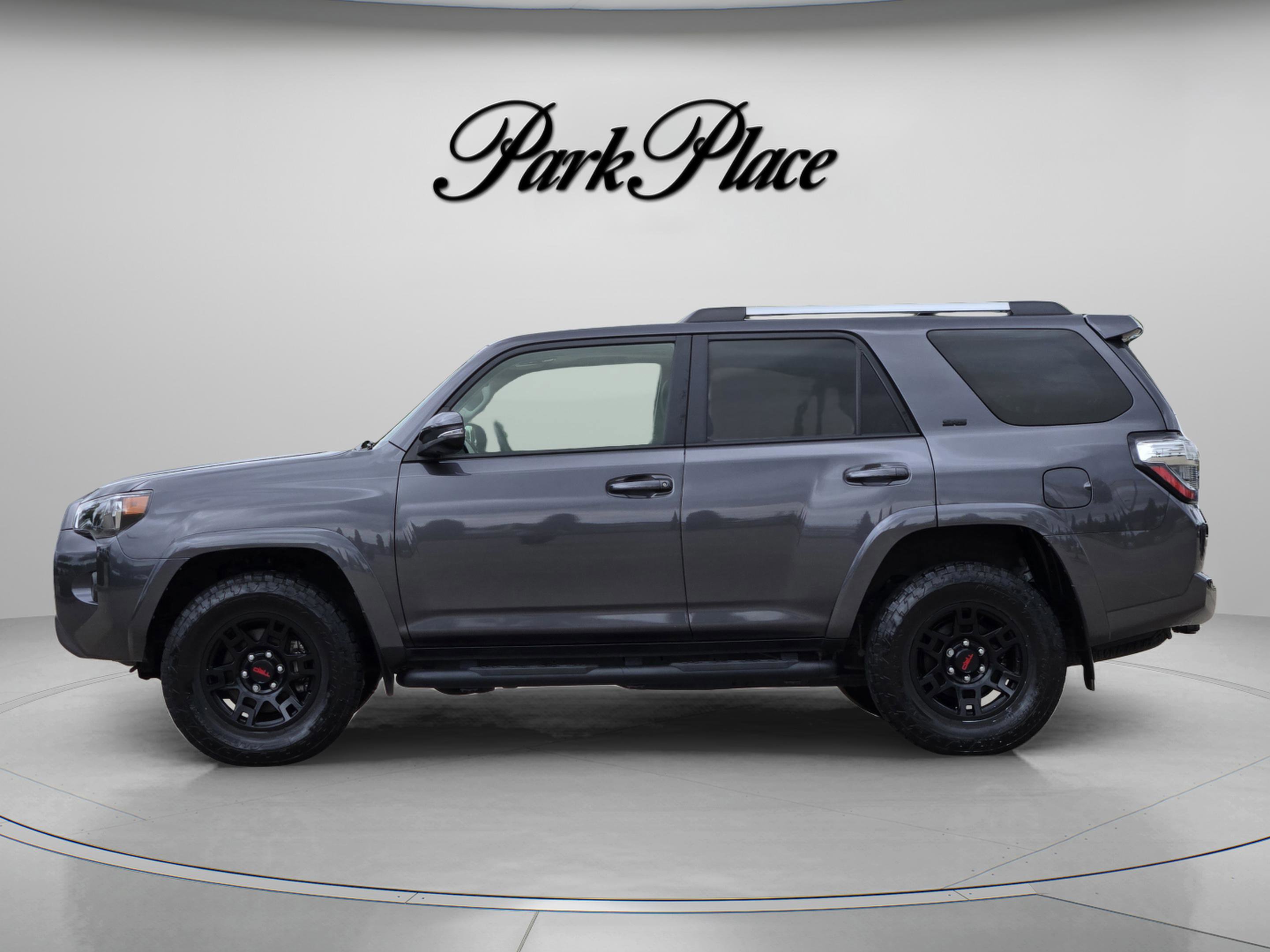 Used 2022 Toyota 4Runner SR5 Premium w/ Moonroof Package AWD/4WD image 2