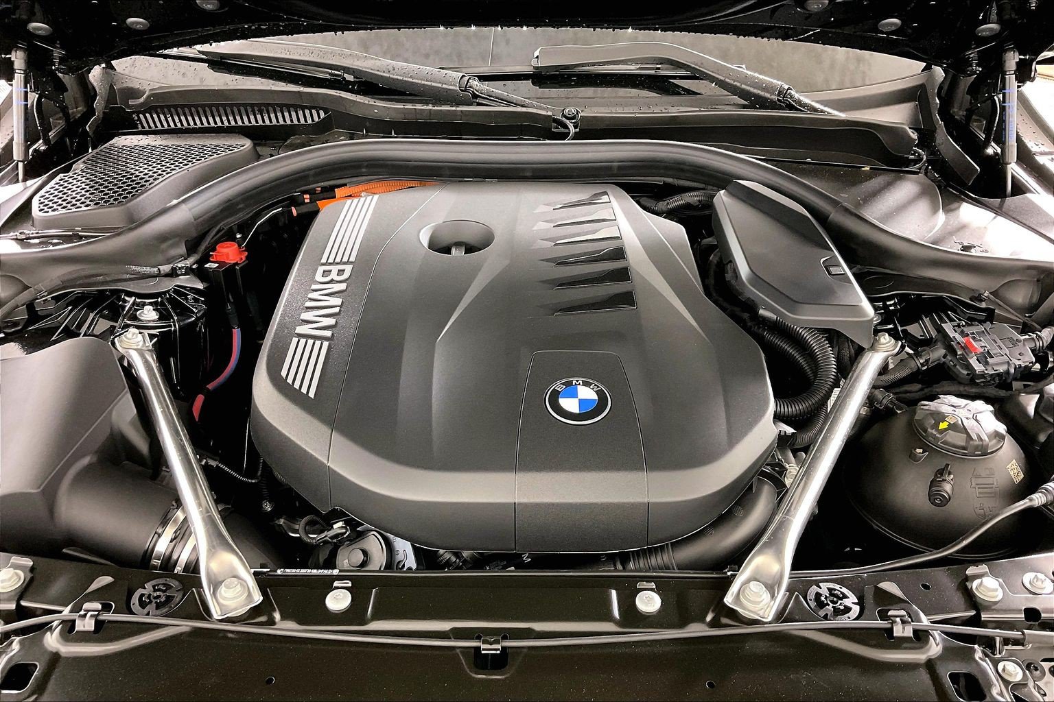 New 2027 BMW 550e xDrive w/ Premium Package AWD/4WD image 19