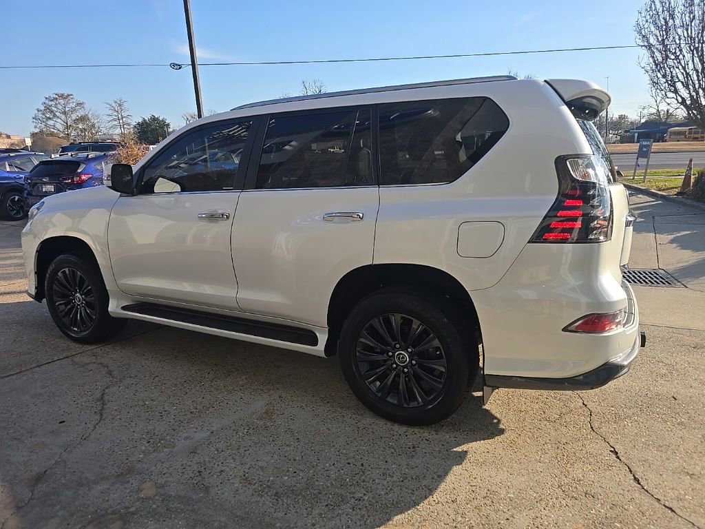 Used 2023 Lexus GX 460 Premium w/ Accessory Package image 16