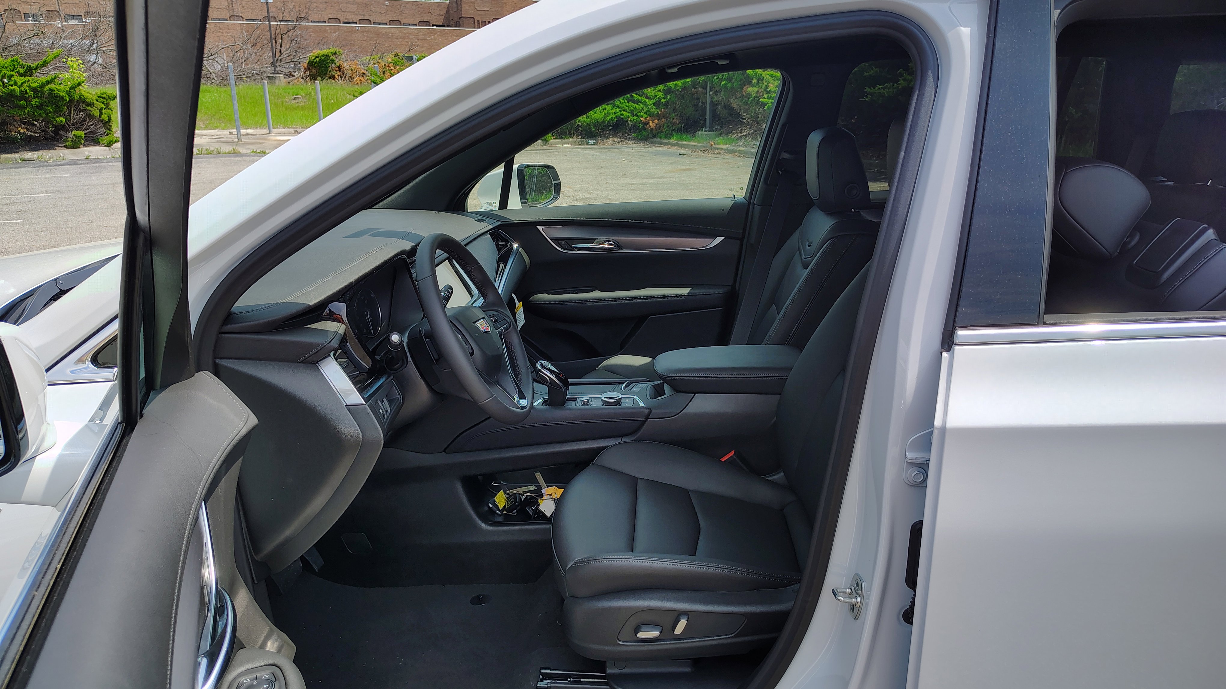 New 2025 Cadillac XT6 Luxury w/ LPO, Premium Carpet Package image 9