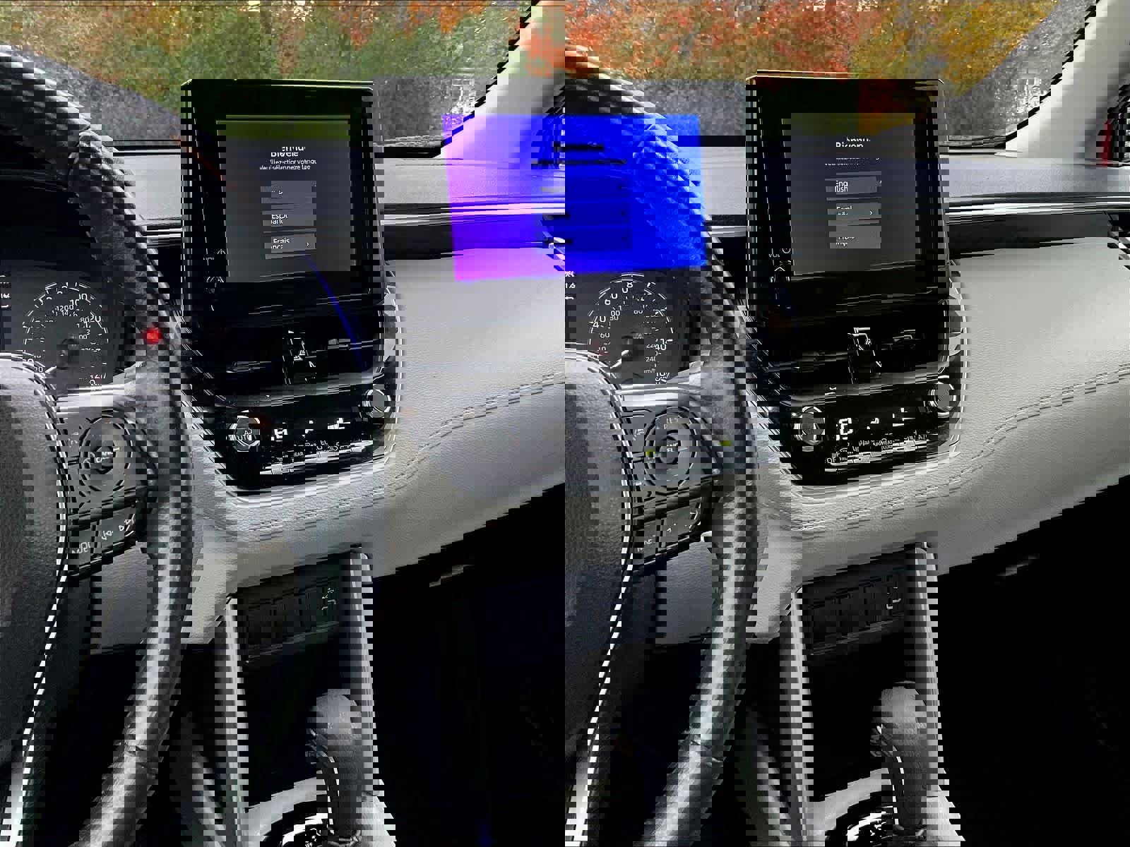 Used 2023 Toyota Corolla Cross LE image 18