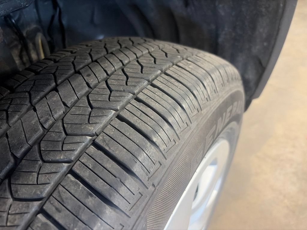 Used 2019 Toyota RAV4 LE AWD/4WD image 8