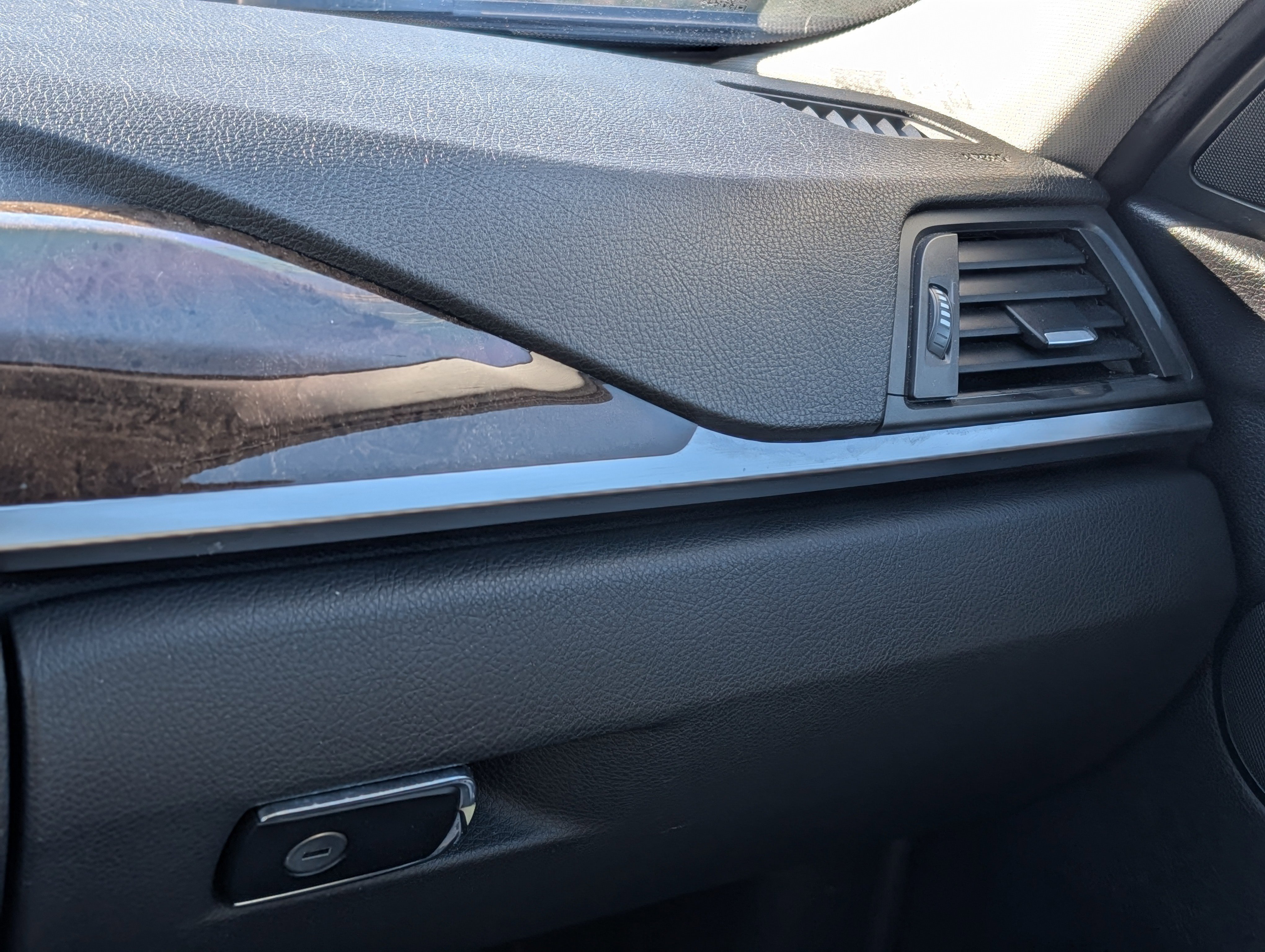 Used 2015 BMW 328i xDrive Sedan w/ Premium Package image 15