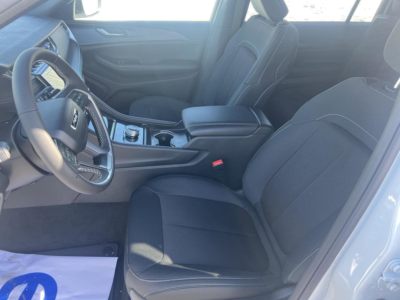 New 2026 Jeep Grand Cherokee L Laredo image 15