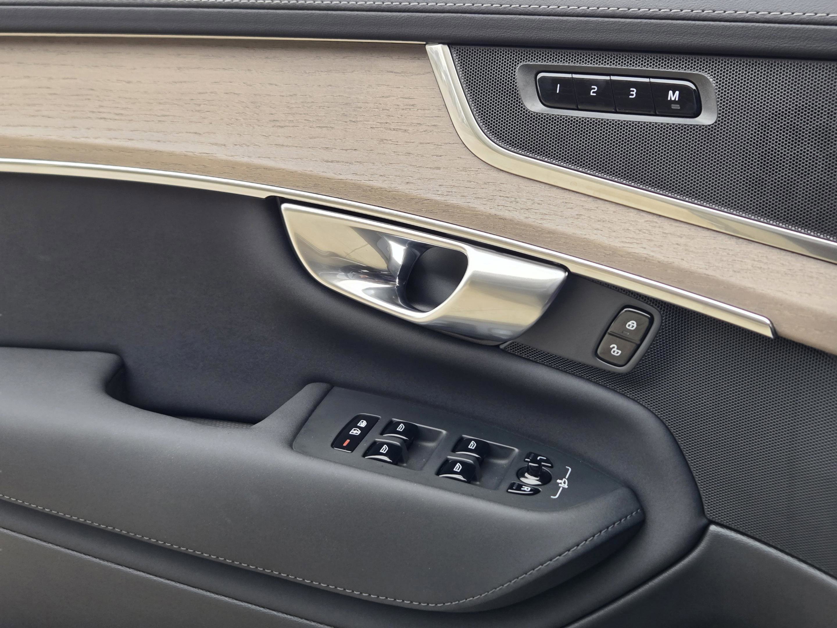 New 2025 Volvo XC90 T8 Core w/ Protection Package image 21