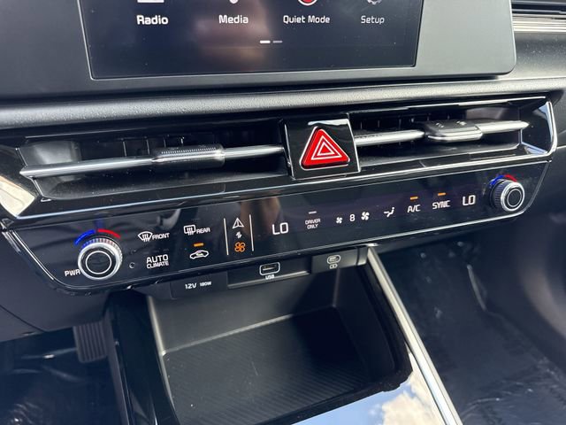 Used 2025 Kia Niro LX image 19
