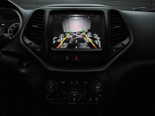 Used 2017 Jeep Cherokee High Altitude FWD image 26