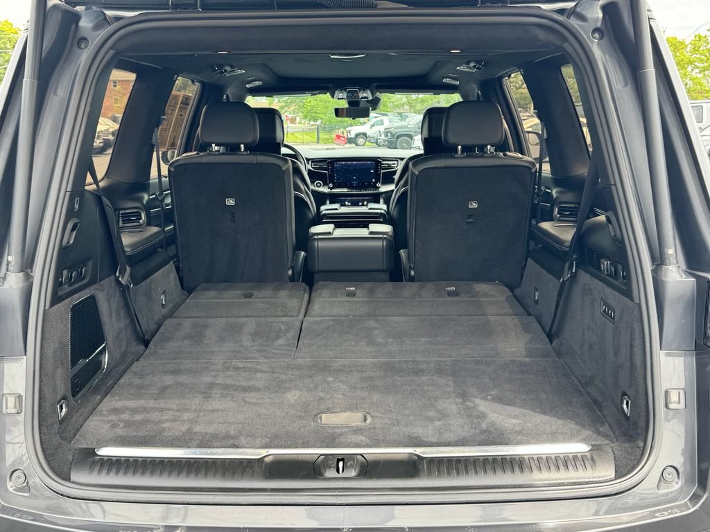 Used 2022 Jeep Grand Wagoneer Series II AWD/4WD image 19
