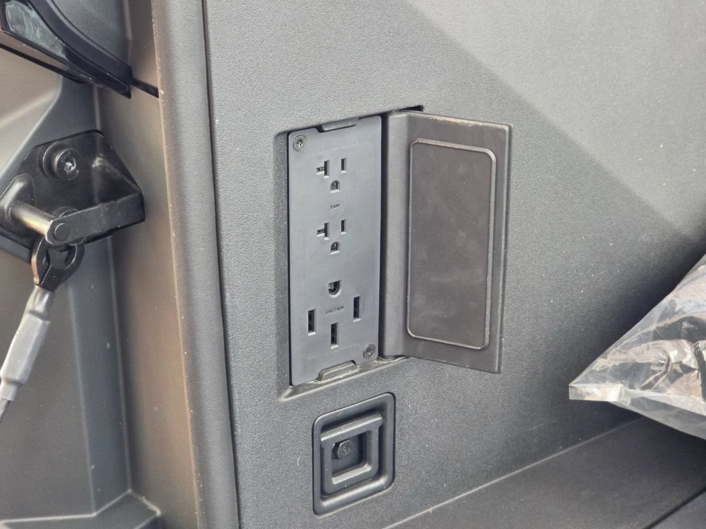Used 2024 Tesla Cybertruck AWD Crew Cab image 26