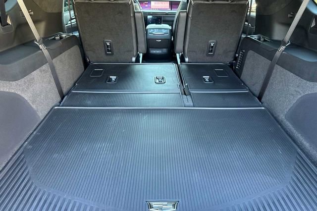 New 2026 Cadillac Escalade ESV Platinum Sport w/ LPO, ONYX Package image 17