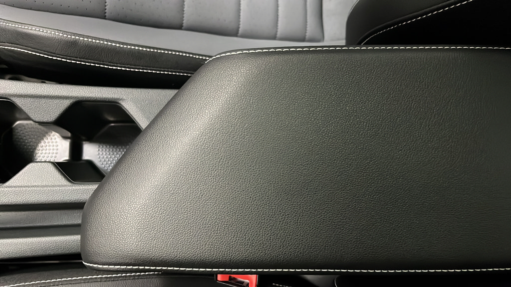 Used 2025 Volkswagen Jetta SE w/ Sunroof Package FWD image 20