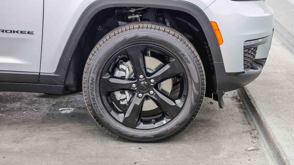 New 2025 Jeep Grand Cherokee L Limited w/ Black Appearance Package image 11