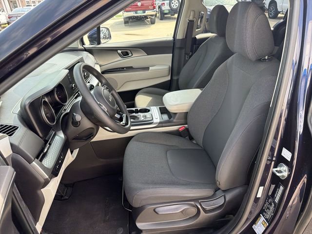 Used 2023 Kia Carnival LX FWD image 13