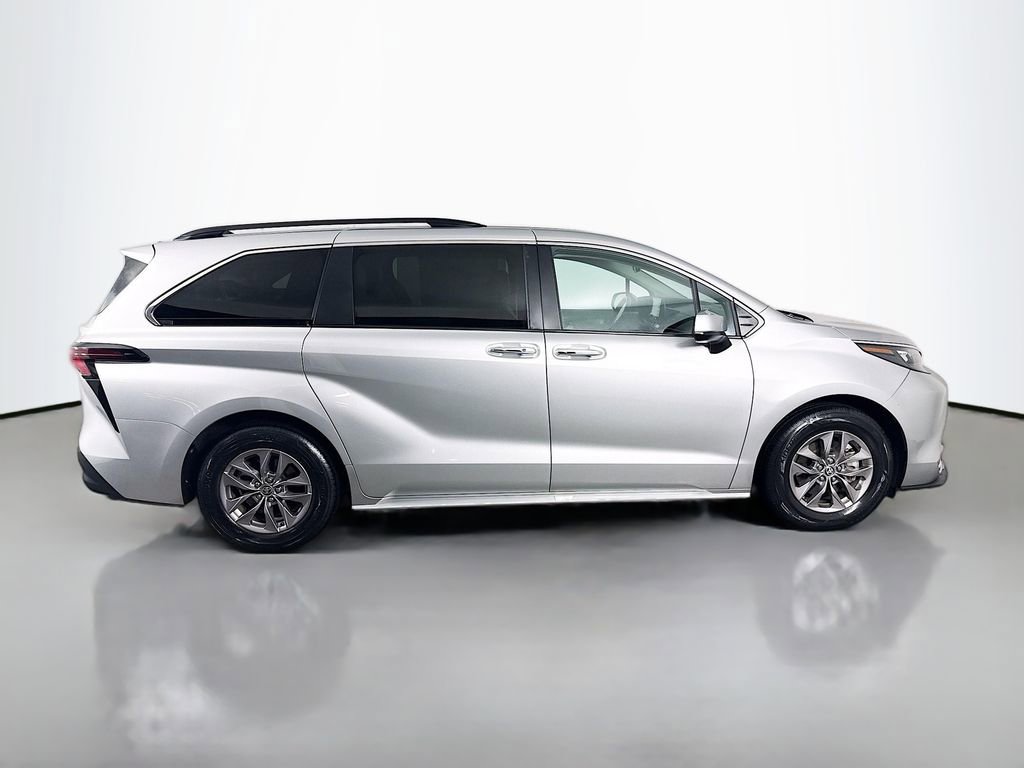 Certified 2024 Toyota Sienna XLE image 4