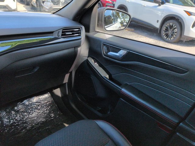 Used 2025 Ford Escape ST-Line w/ Tech Pack #1 FWD image 16