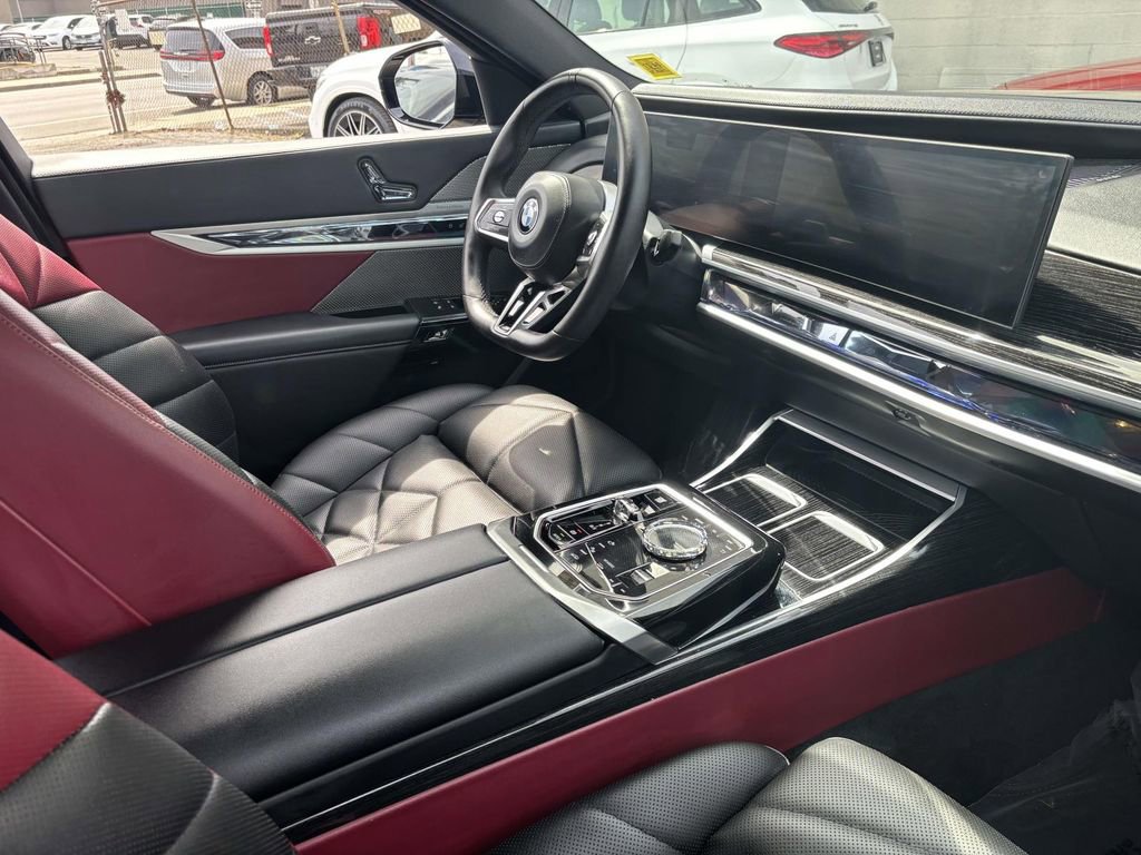 Used 2025 BMW 740i xDrive AWD/4WD image 9