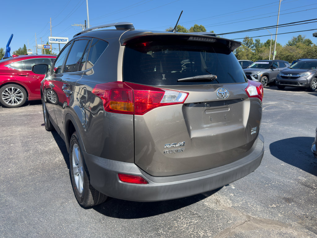 Used 2014 Toyota RAV4 XLE AWD/4WD image 5
