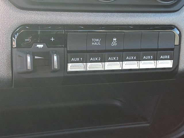 Used 2024 RAM 2500 Tradesman w/ Chrome Appearance Group image 24