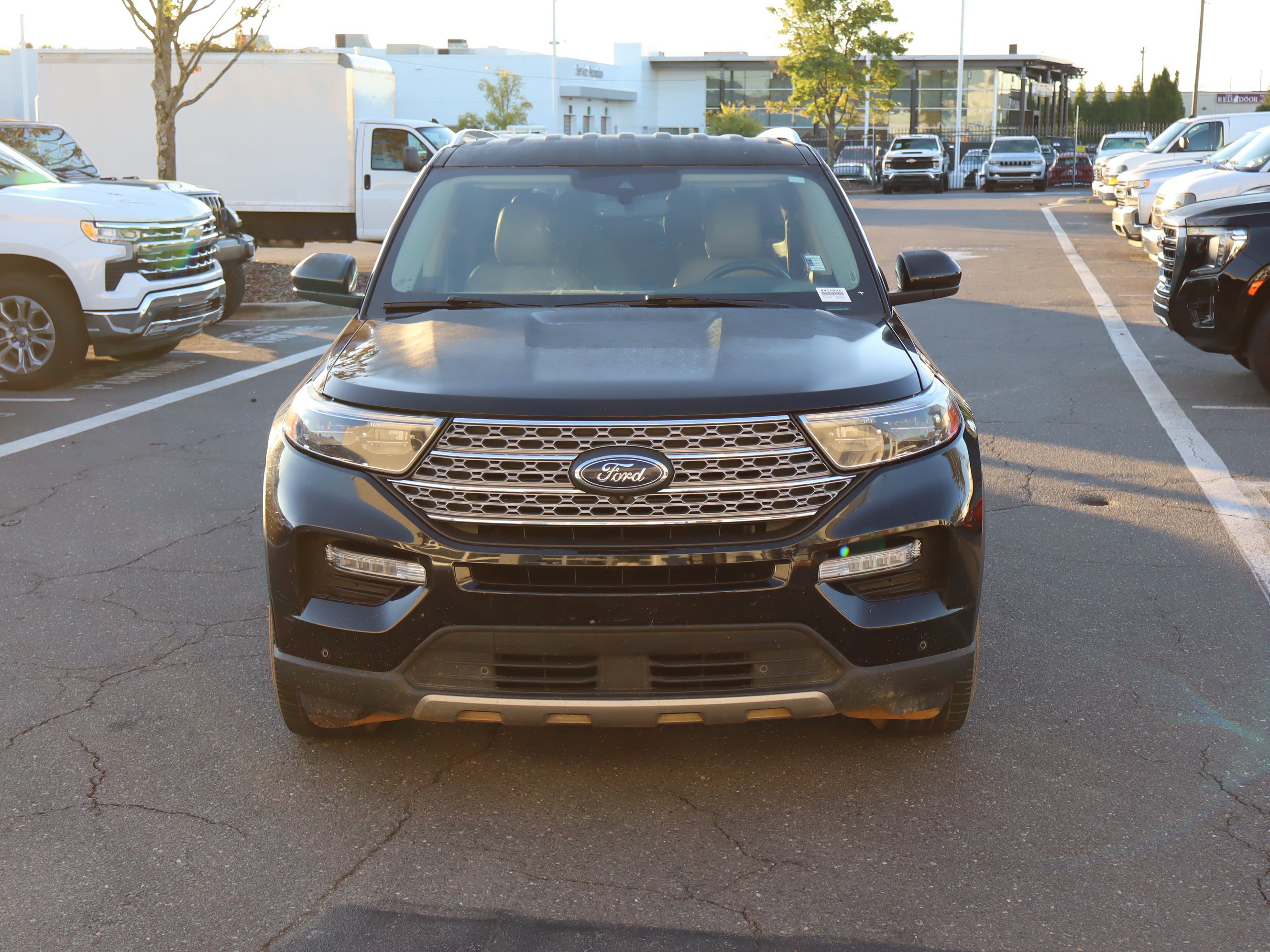 Used 2023 Ford Explorer Limited AWD/4WD image 3