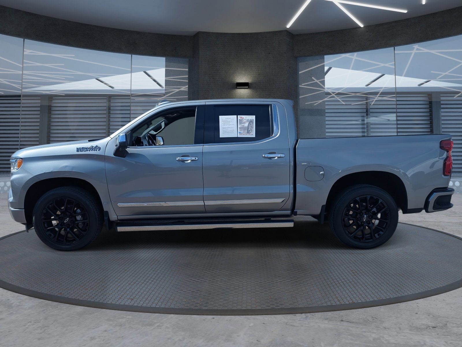 Used 2023 Chevrolet Silverado 1500 High Country w/ Technology Package image 3