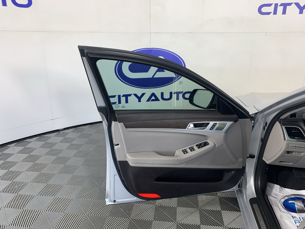 Used 2019 Genesis G80 5.0 Ultimate RWD image 13