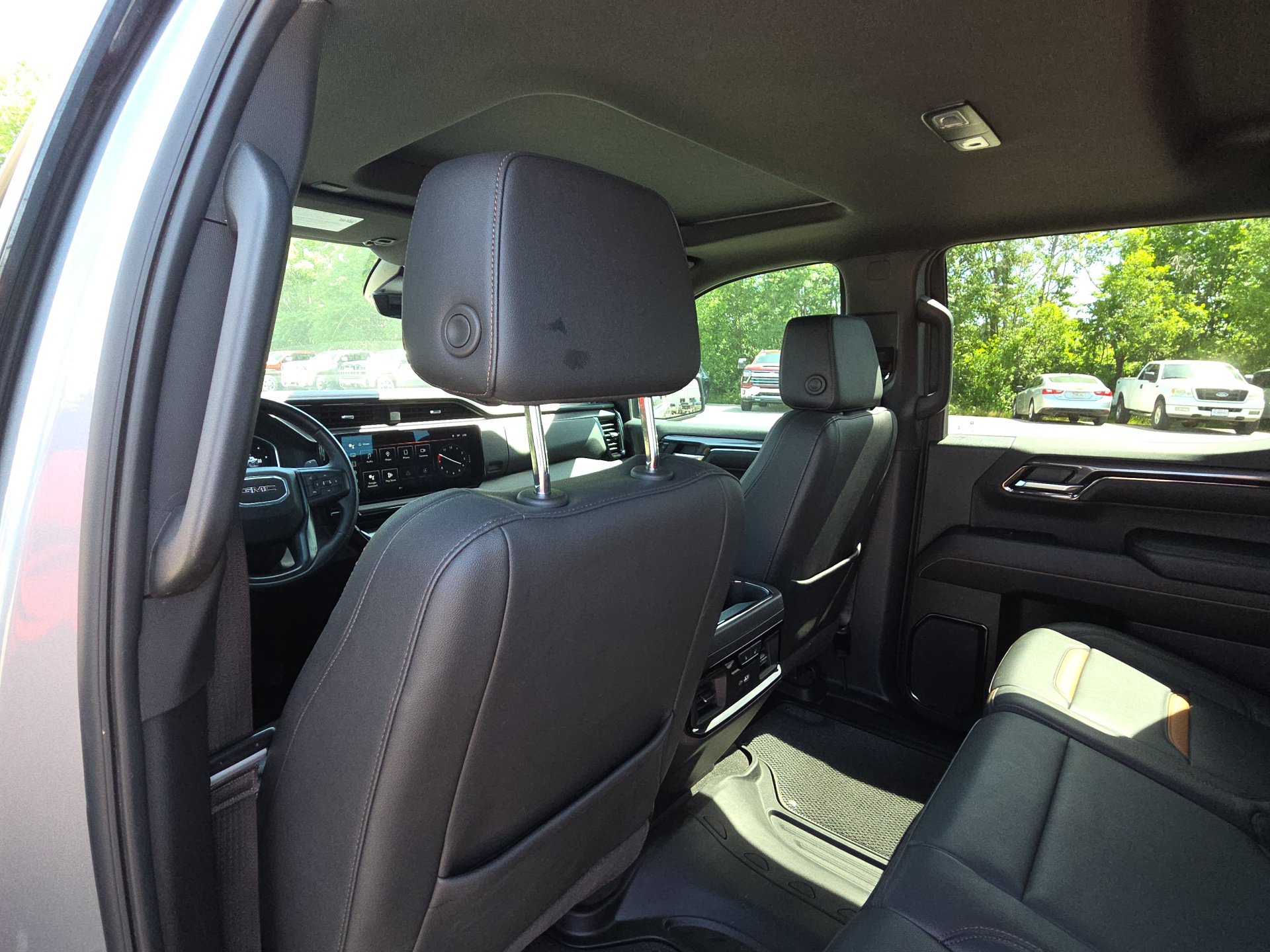 Used 2024 GMC Sierra 1500 AT4 w/ Technology Package AWD/4WD image 30