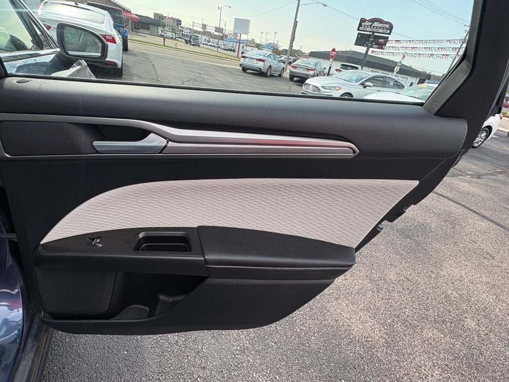 Used 2019 Ford Fusion SE w/ Equipment Group 151A FWD image 13