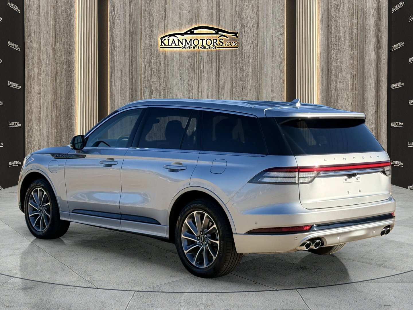 Used 2020 Lincoln Aviator Grand Touring AWD/4WD image 5