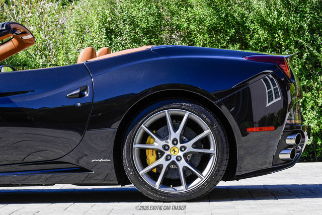 Used 2013 Ferrari California RWD image 4