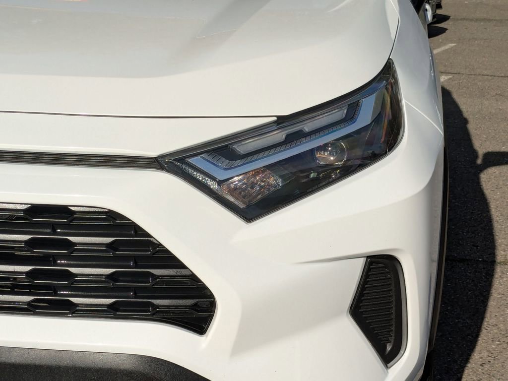 Used 2024 Toyota RAV4 XLE FWD image 10
