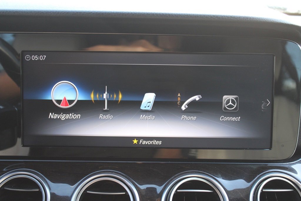 Certified 2017 Mercedes-Benz E 300 4MATIC image 24
