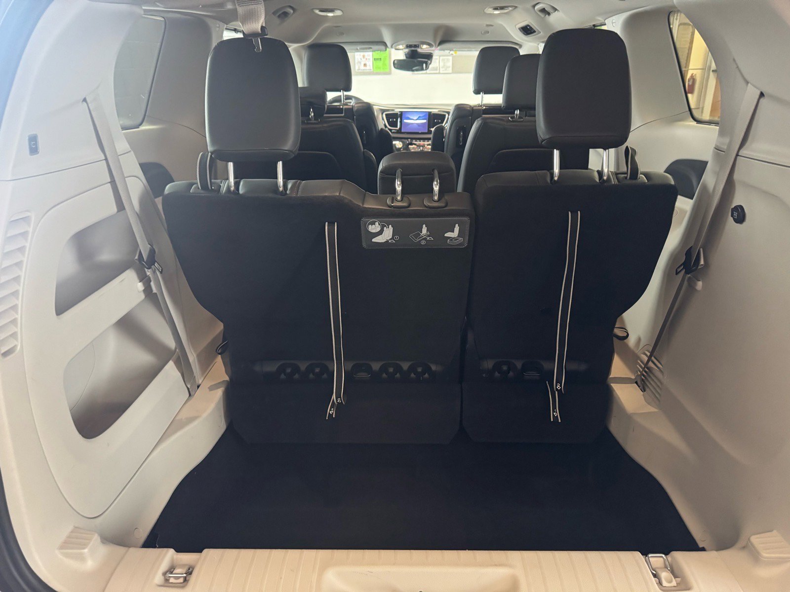 Used 2020 Chrysler Pacifica Touring-L Plus image 8