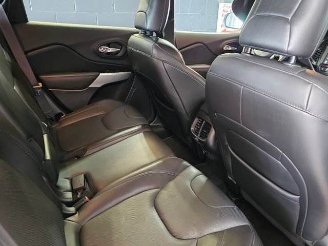 Used 2018 Jeep Cherokee Overland w/ Technology Group AWD/4WD image 30