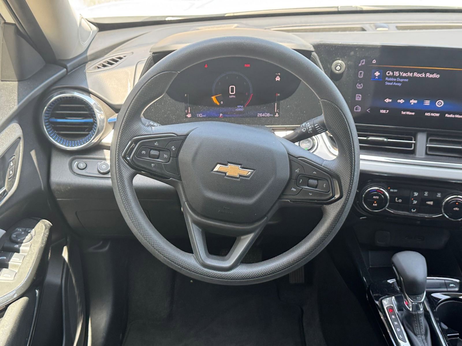 Used 2025 Chevrolet Trax LT FWD image 28