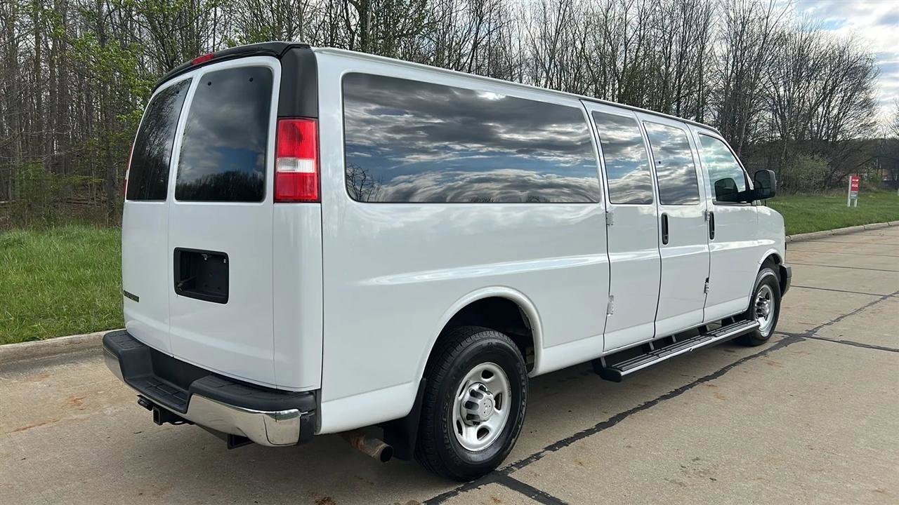 Used 2018 Chevrolet Express 3500 LT w/ LT Preferred Equipment Group RWD image 7