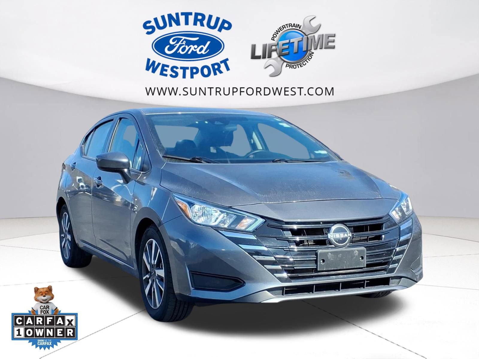 Used 2023 Nissan Versa SV image 1