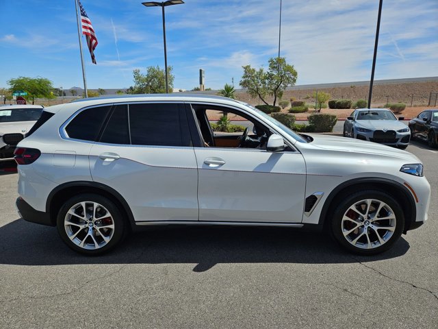 Certified 2024 BMW X5 xDrive40i w/ Premium Package AWD/4WD image 4