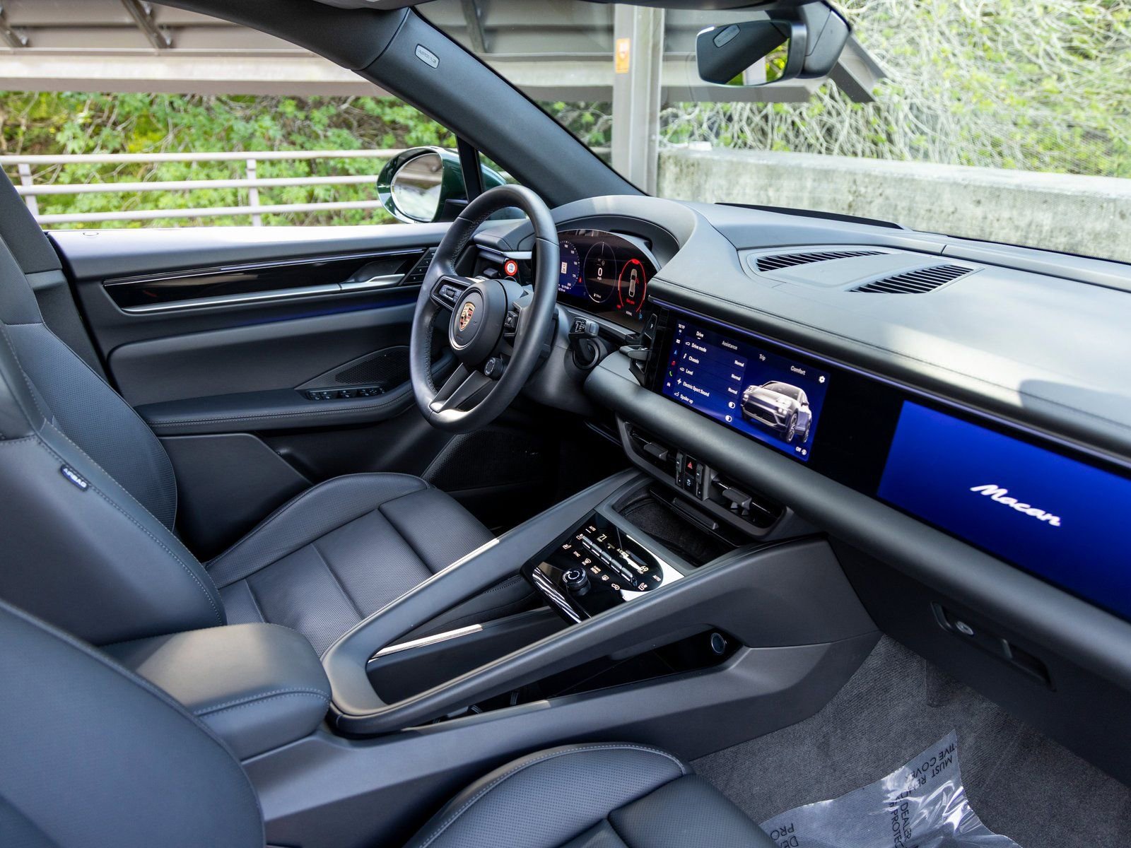 Certified 2025 Porsche Macan Electric image 51