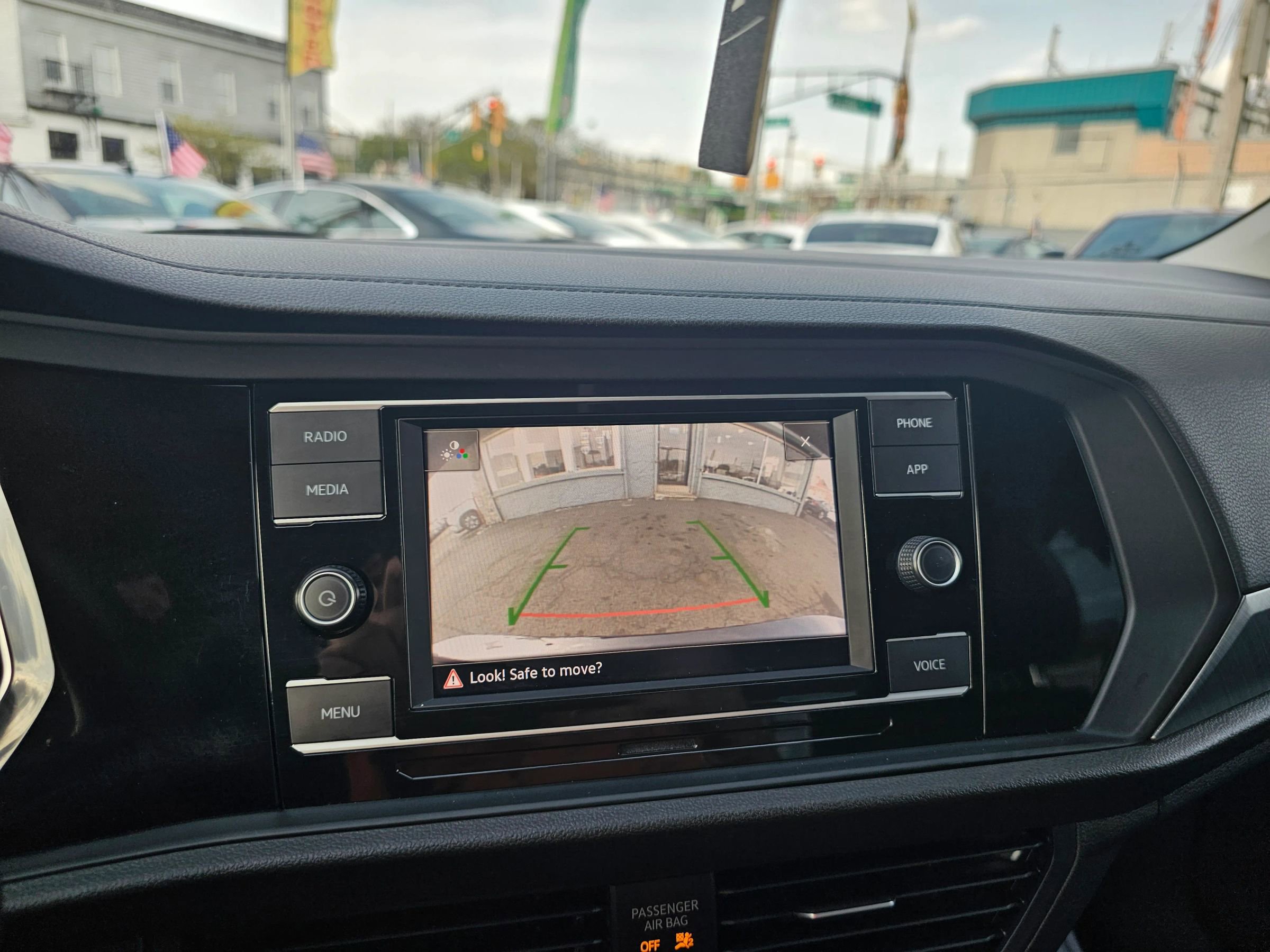 Used 2022 Volkswagen Jetta SE image 25