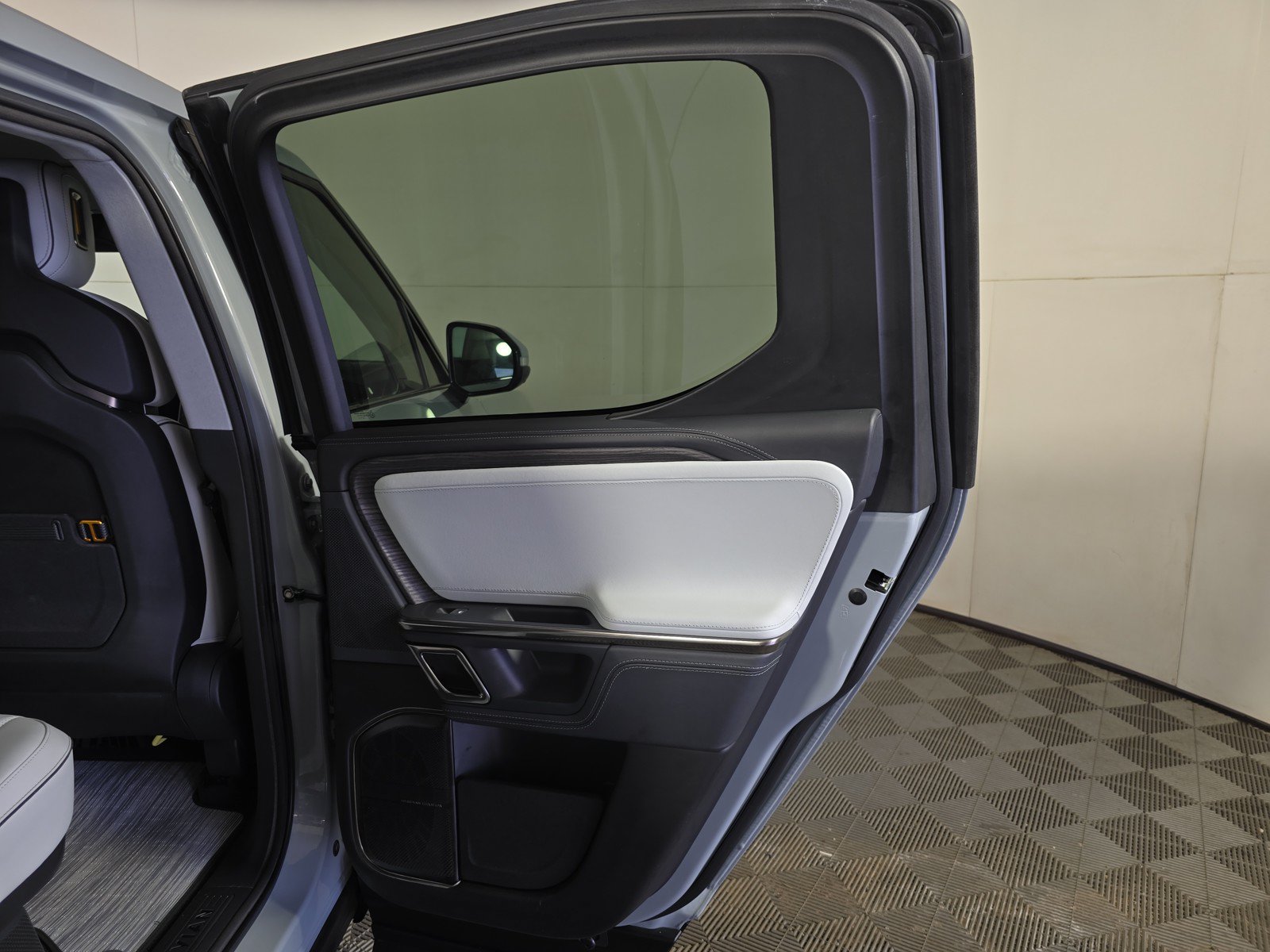 Used 2022 Rivian R1T Adventure AWD/4WD image 19