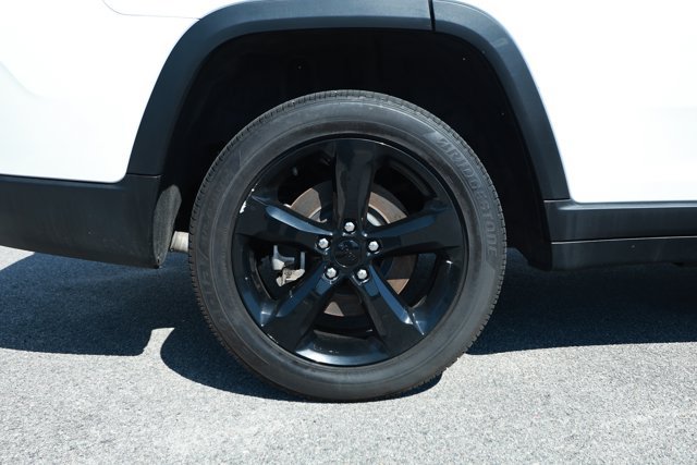 Used 2023 Jeep Grand Cherokee L Laredo AWD/4WD image 5