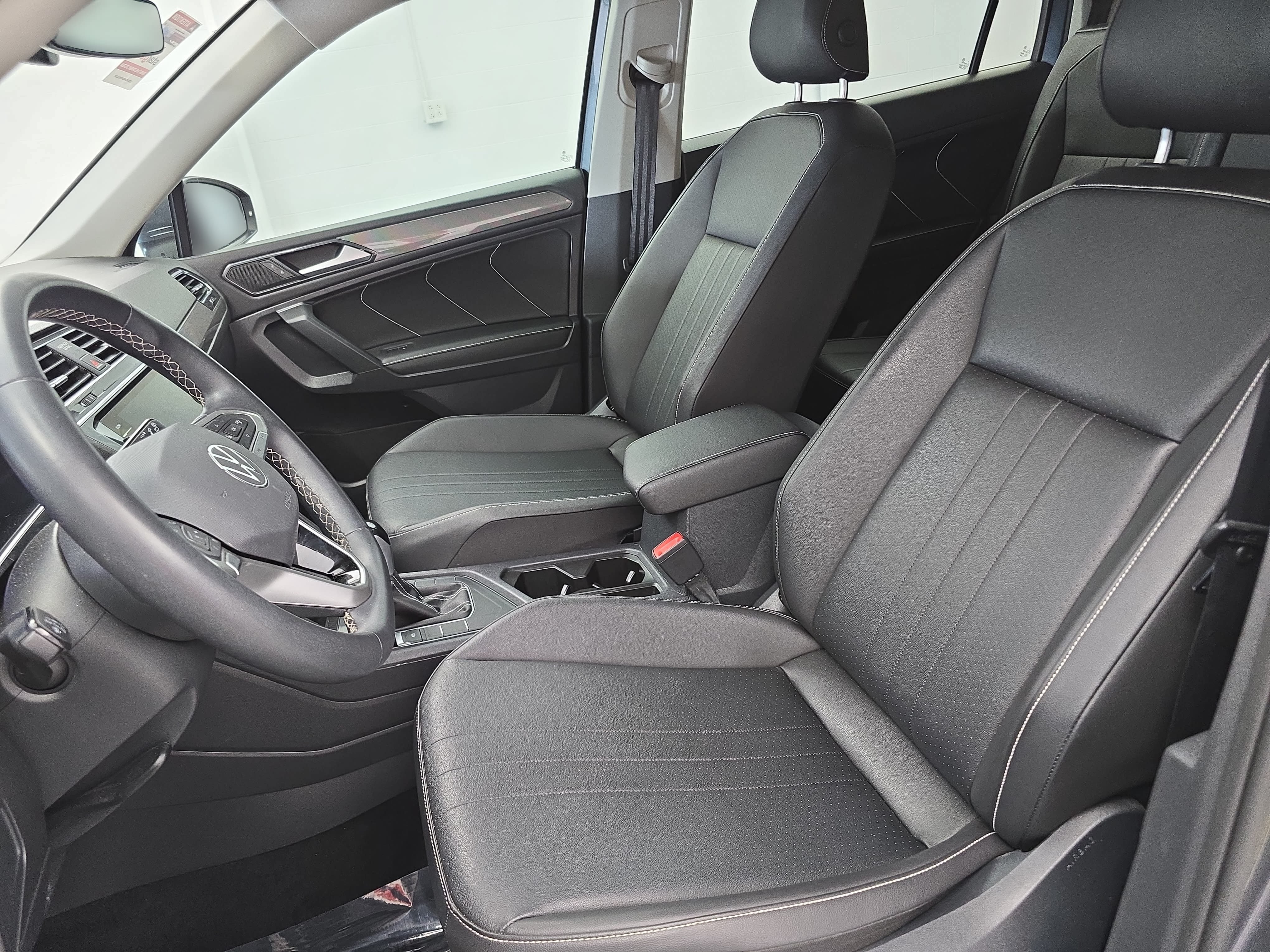 Used 2023 Volkswagen Tiguan SE FWD image 14